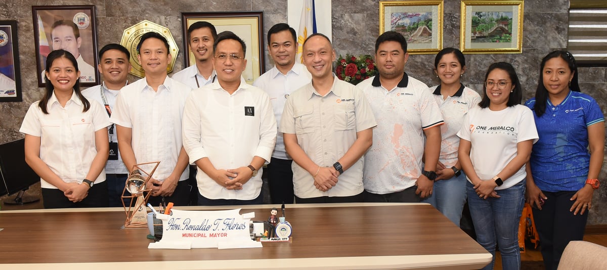 Energizing households in Doña Remedios Trinidad was made possible through the efforts of various stakeholders and partners for community electrification: Meralco Sta. Maria Business Center, local government of  Doña Remedios Trinidad led by Mayor Ronaldo T. Flores (fifth from left), and One Meralco Foundation led by President Jeffrey O. Tarayao (fifth from right).